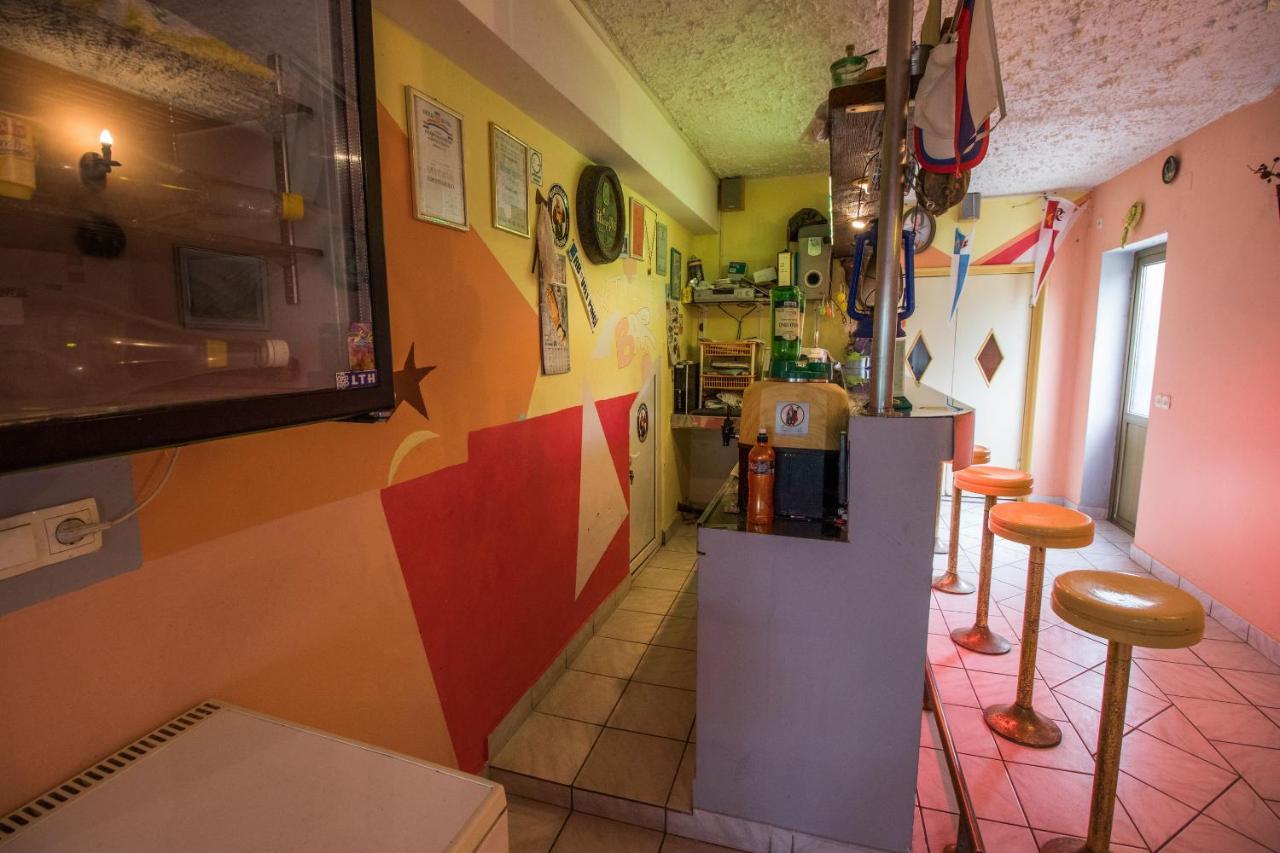 Apartments Zeljka Mundanije エクステリア 写真