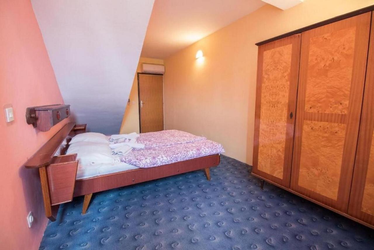 Apartments Zeljka Mundanije エクステリア 写真