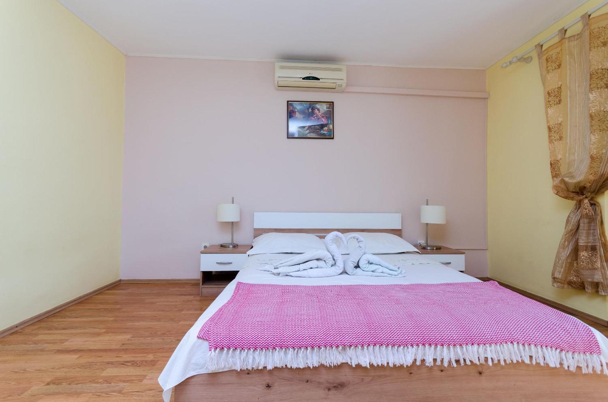 Apartments Zeljka Mundanije エクステリア 写真